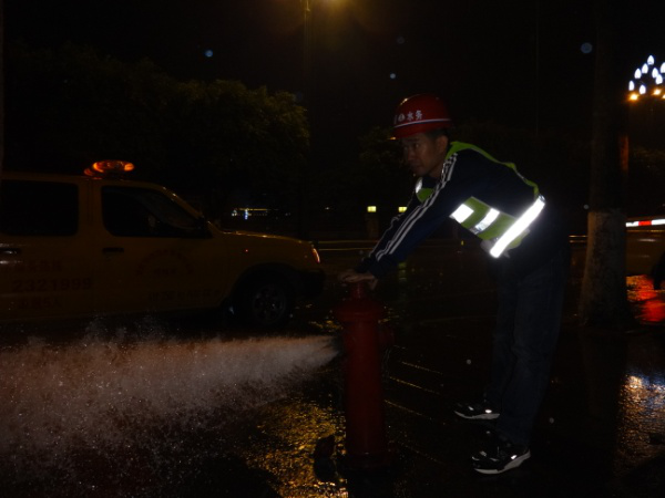 沖洗管網(wǎng)保水質(zhì) 安全巡查責(zé)任重