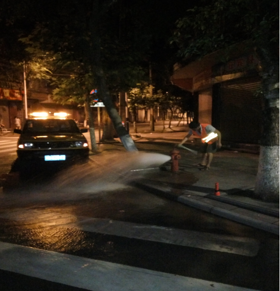 沖洗管網(wǎng) 保障水質