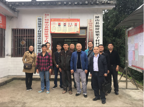 走訪(fǎng)結(jié)對(duì)貧困戶(hù) 真情慰問(wèn)助脫貧