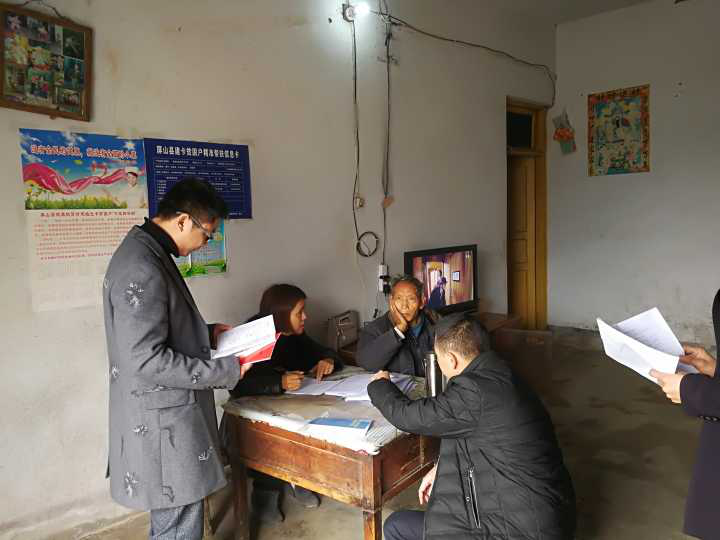 用心、用情、用勁，堅決打贏脫貧攻堅戰(zhàn)