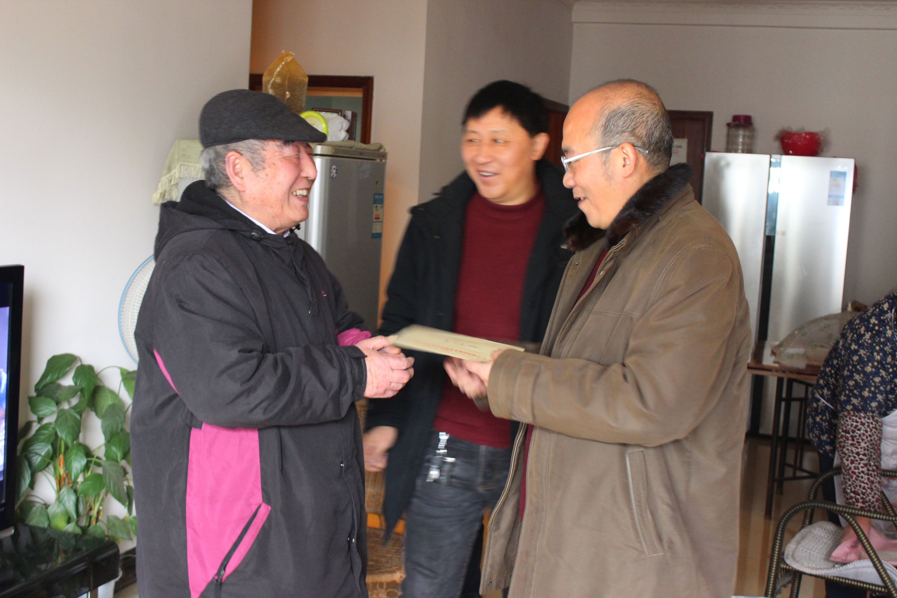 集團(tuán)公司黨委春節(jié)前走訪慰問老黨員