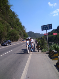 勤勤懇懇為工作，認(rèn)認(rèn)真真為百姓