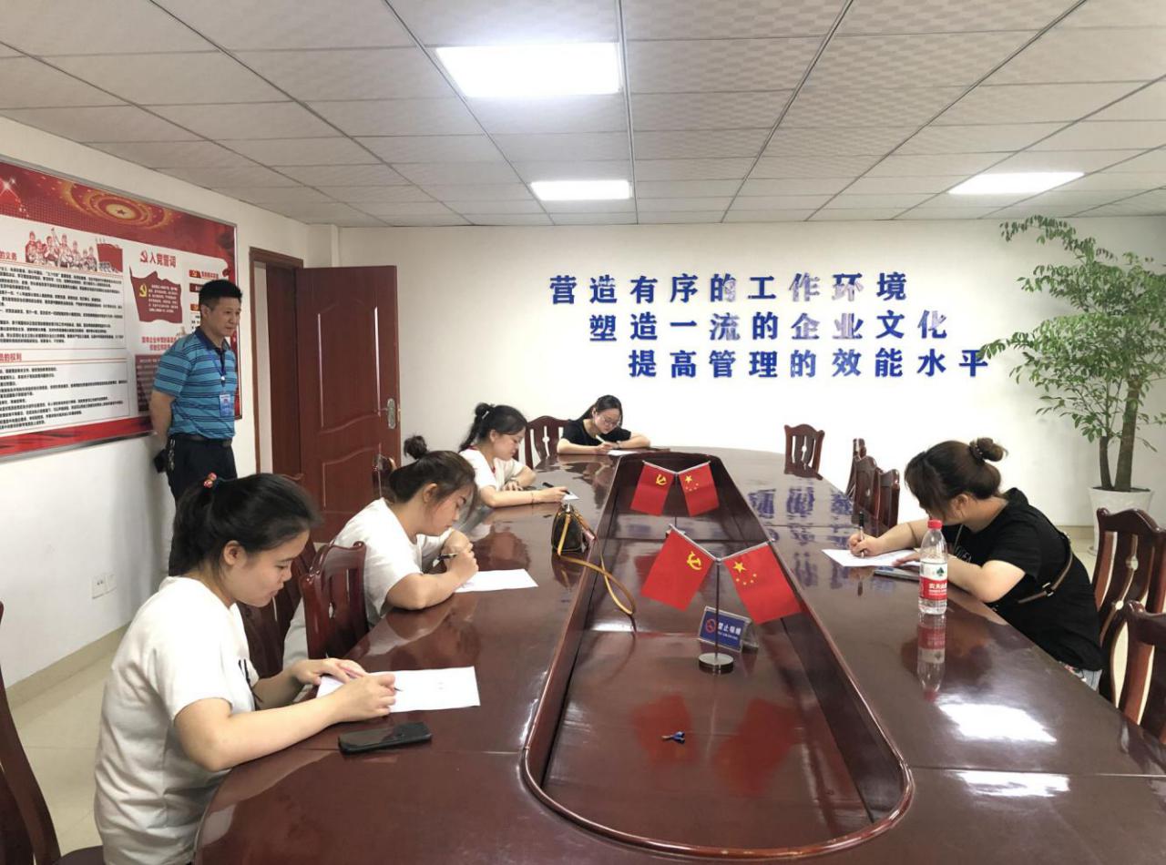 你我手牽手，爭做文明星