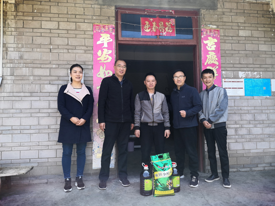 集團公司黨委書記、董事長周燕賓一行調(diào)研脫貧攻堅工作