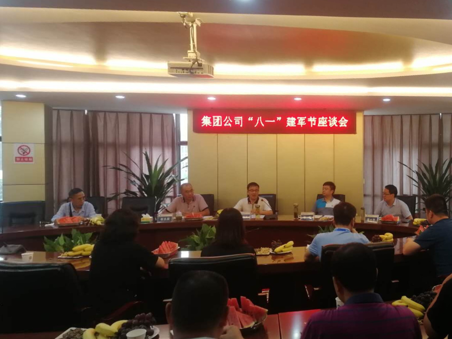 “退伍不褪色，退役不退志”