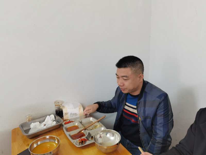 強監(jiān)督，重引導(dǎo)，杜絕“舌尖上的浪費”