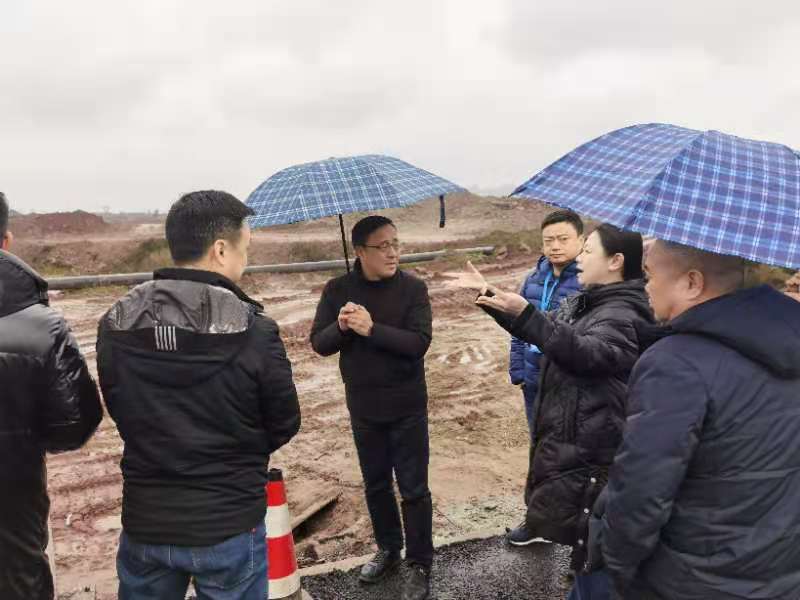 集團(tuán)公司黨委書記、董事長周燕賓率隊(duì)調(diào)研臨港供水保障工作