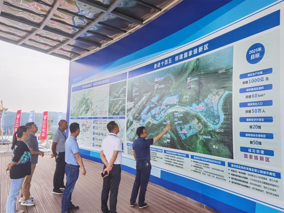 清源水務(wù)集團(tuán)黨委書記、董事長周燕賓率隊(duì)到臨港公司開展安全生產(chǎn)檢查工作