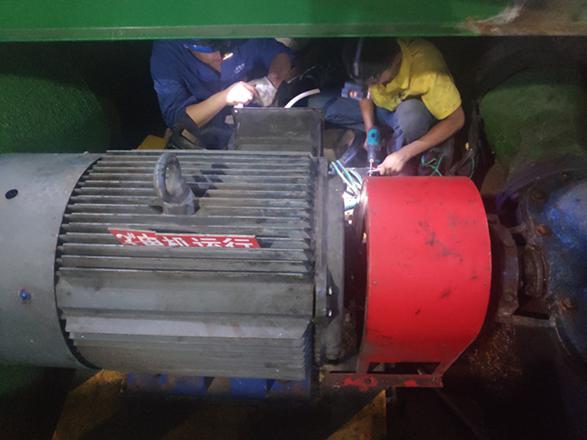 通宵奮戰(zhàn)，順利完成一水廠泵站電氣改造