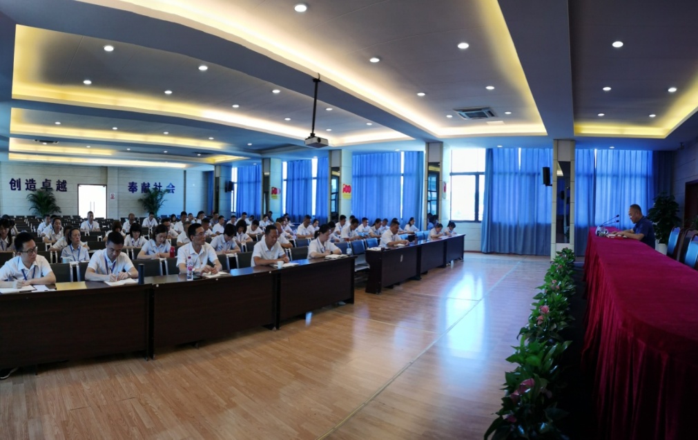 黨委委員、副總經(jīng)理劉林深入基層開展黨規(guī)黨紀(jì)宣講暨廉潔黨課輔導(dǎo)