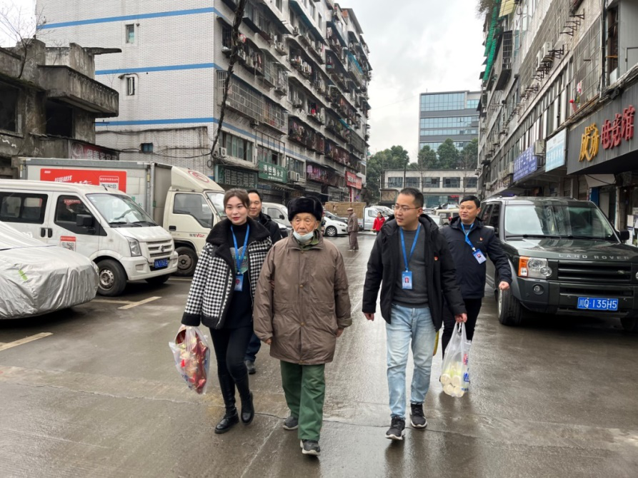 節(jié)前慰問送溫暖，情系下渡口社區(qū)困難群眾