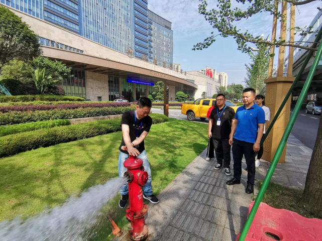 加強(qiáng)安全檢查，落實(shí)安全責(zé)任