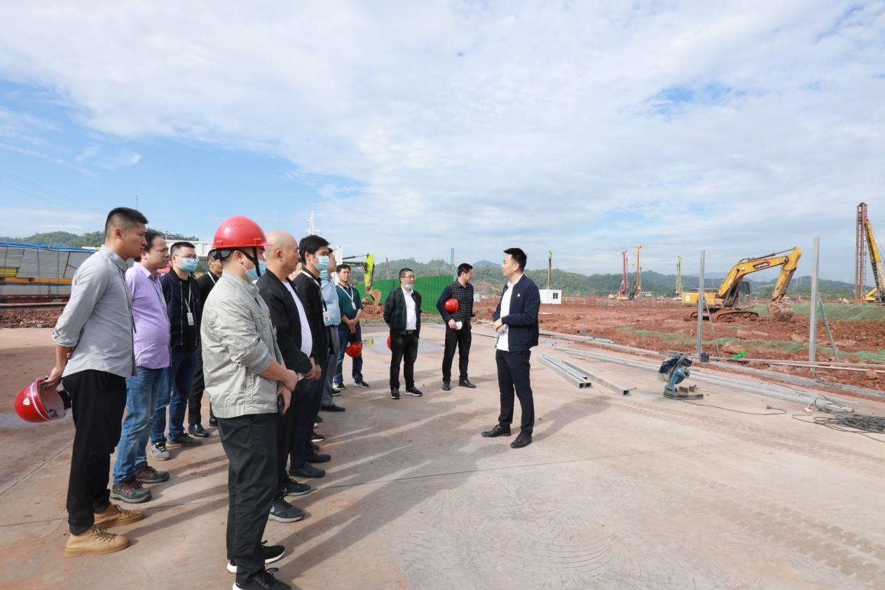 觀摩重點(diǎn)項(xiàng)目 激勵(lì)奮發(fā)作為——天泉支部開(kāi)展主題黨日活動(dòng)